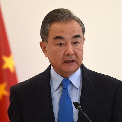 Wang Yi ha affermato che la Cina aderirà a una posizione obiettiva sulla crisi in Ucraina (Tass)