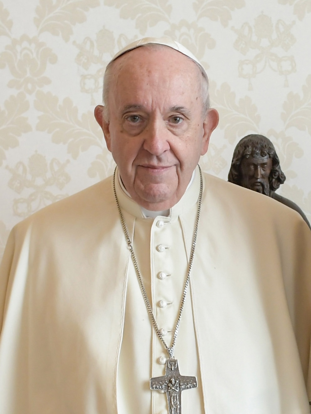 Il papa annuncia iniziativa di pace per l’Ucraina.