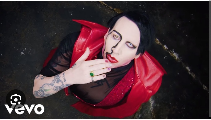 “Kill4Me”, il grande rock’n’roll del Reverendo, Marylin Manson.