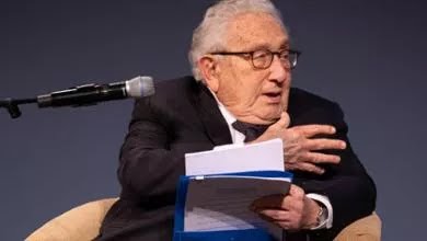 Kissinger vittima dello scherzo telefonico di due comici russi, ammette che gli Usa si erano impegnati con Gorbaciov a non fare espandere la Nato ad est.