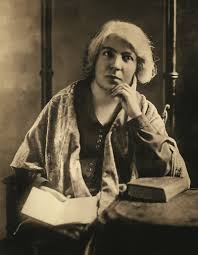 Grazia Deledda, donna e scrittrice dell’emancipazione e per l’ emancipazione, Premio Nobel per la Letteratura.
