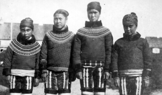 Danimarca, crolla il mito del “paese civile”. Negli anni sessanta e settanta il governo di Copenaghen in Groenlandia ha impiantato senza consenso spirali a 4500 donne indigene (inuit) . Che oggi fanno causa allo stato.