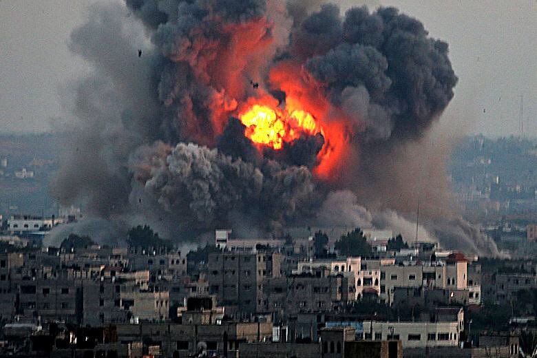 Gaza, raggiunti i 5000 morti dall’ inizio delle bombe israeliane. Almeno 1600 i bambini (100 e più al giorno). Intanto si avvicinano gli amici americani…
