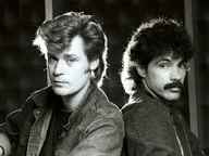 Daryl Hall e John Oates, “Out of Touch”.