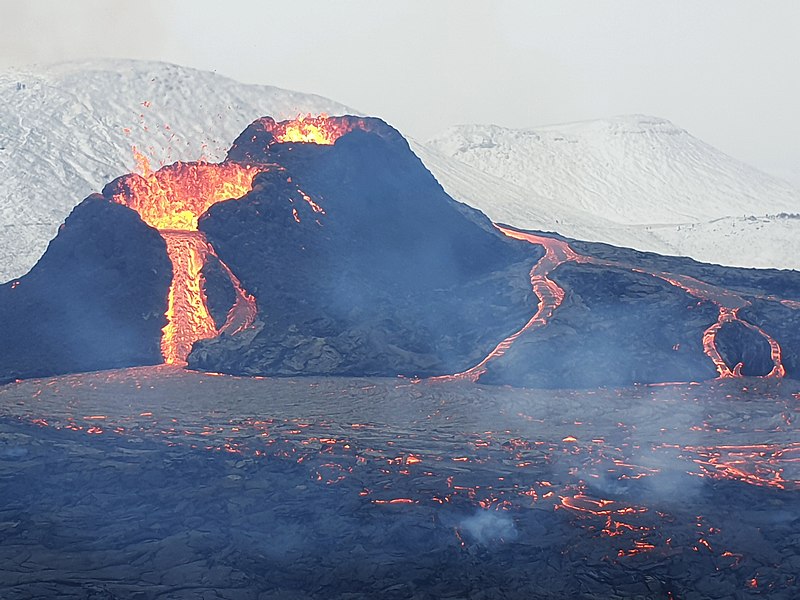 L’Islanda si prepara ad una delle più violente eruzioni vulcaniche. Sgomberata la cittadina di Grindavík, 40 km dalla capitale.