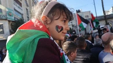 Sciopero generale oggi a Gaza e Gerusalemme Est per un immediato cessate il fuoco, mentre giornalisti ed attivisti a Gaza chiedono sciopero generale mondiale.