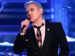 Morrissey si ferma per”sfinimento fisico”. Annullati due concerti a Los Angeles ed altre date in Messico.