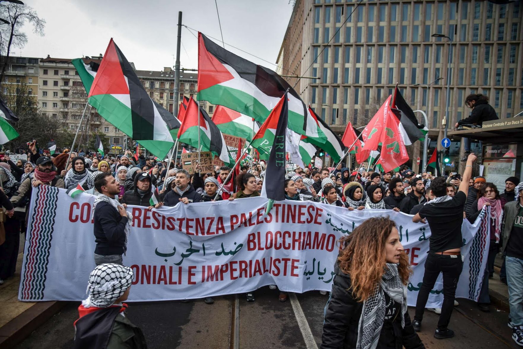 In 50mila ieri a Milano a fianco della Palestina e per lo stop al genocidio