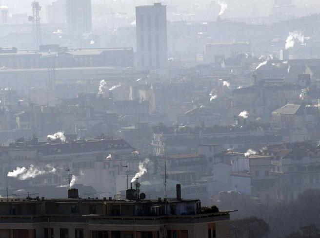 Milano quarta città più inquinata al mondo. Scattano misure antinquinamento di primo livello in Lombardia