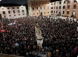 Pisa, per il presidente Mattarella “con i ragazzi i manganelli esprimono un fallimento”. Forti critiche dalla diocesi pisana. I sindacati incontreranno Piantedosi il 12 marzo.