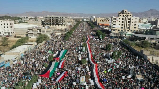 Altra manifestazione oceanica in Yemen in solidarietà con la Palestina