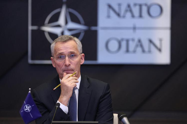 Stoltenberg (Nato):”Ucraina valuti possibili compromessi”